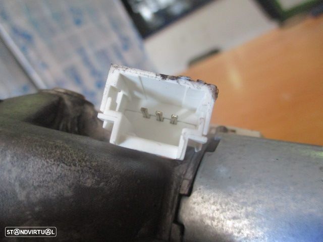 Motor Limpa Vidros Tras 8200311486I RENAULT TWINGO 2 2013 1.2I 75CV 3P VERMELHO TRAS  Valeo RENAULT CLIO 3 2013 1.5DCI 75CV 3P BRANCO TRAS  Valeo - 3