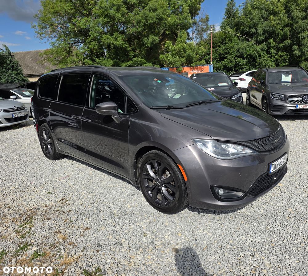 Chrysler Pacifica - 3