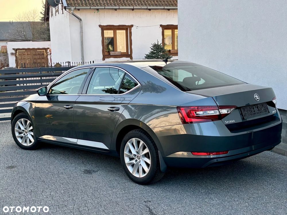 Skoda Superb 2.0 TDI DSG Premium Edition - 38
