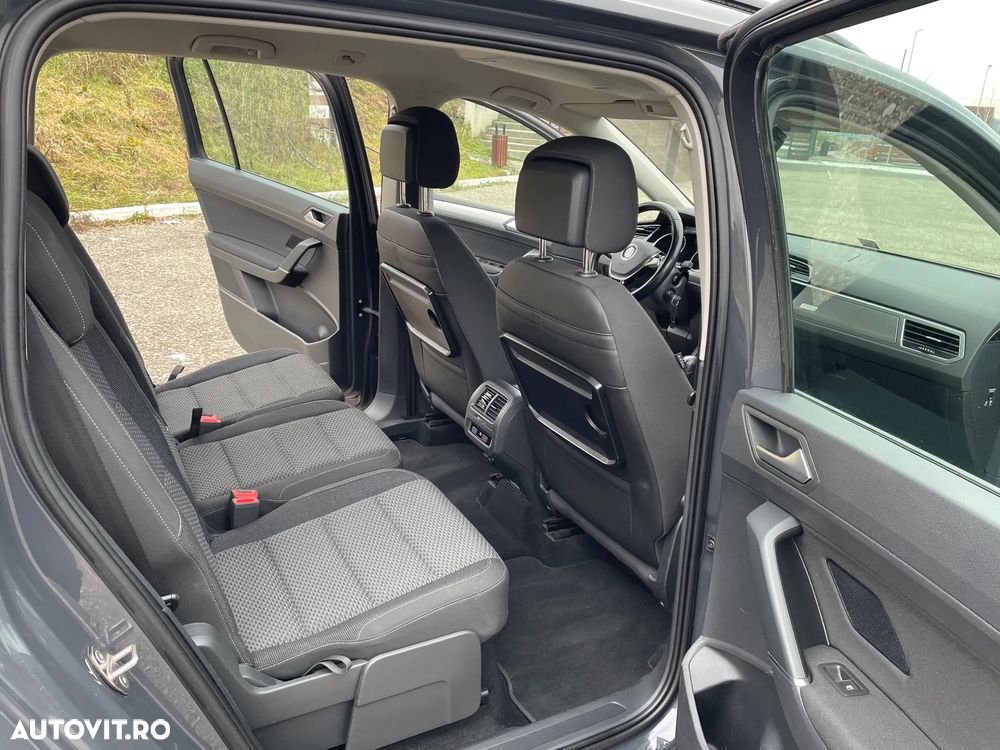 Volkswagen Touran - 12
