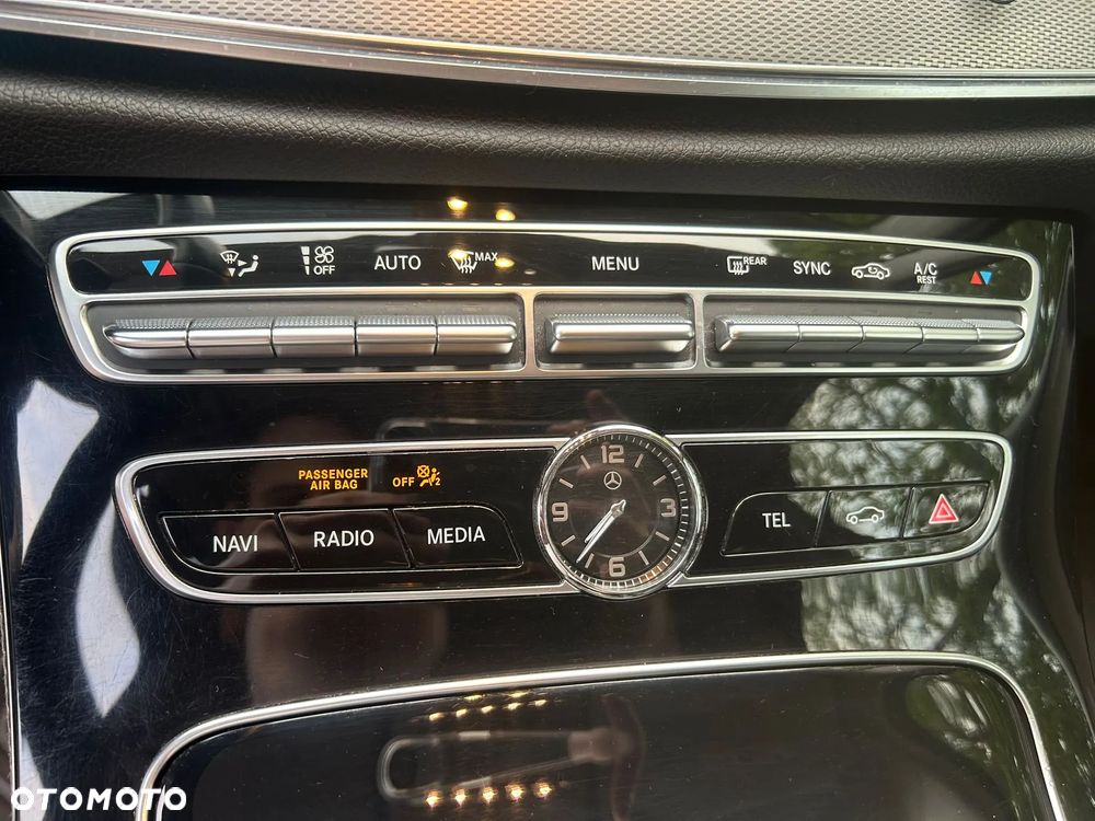 Mercedes-Benz Klasa E 220 d 9G-TRONIC - 19
