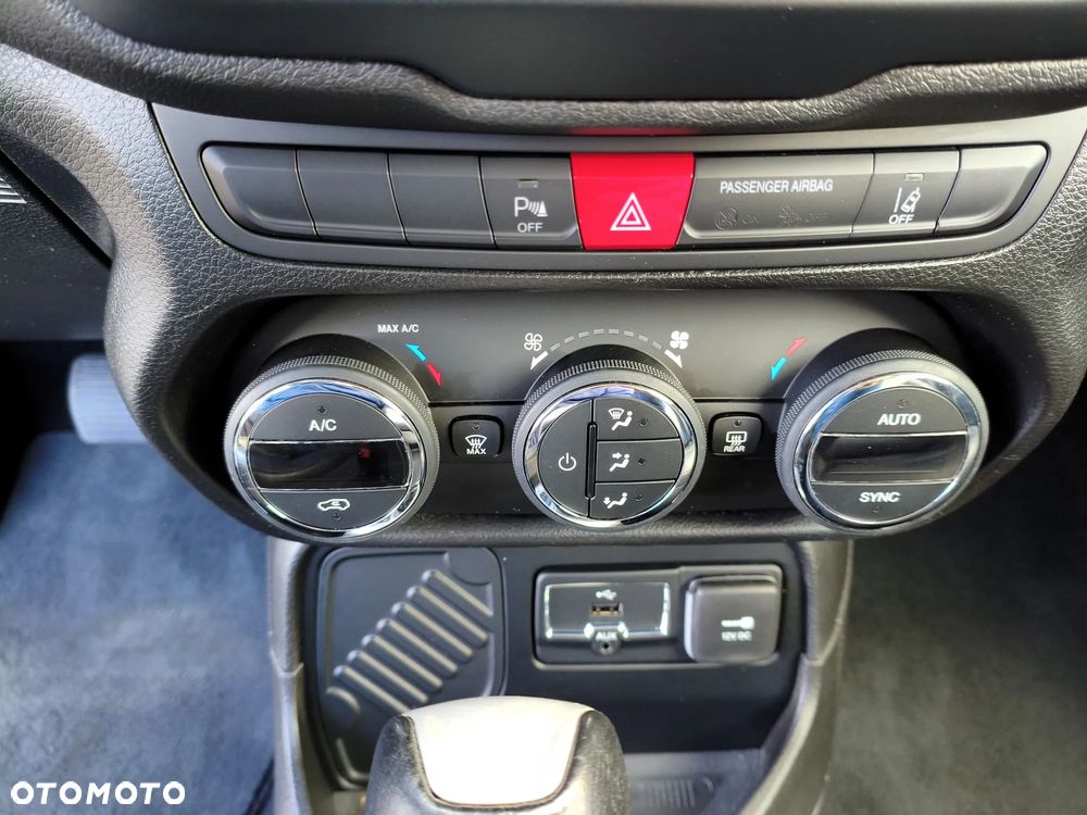 Jeep Renegade 1.4 MultiAir DSG Longitude - 28