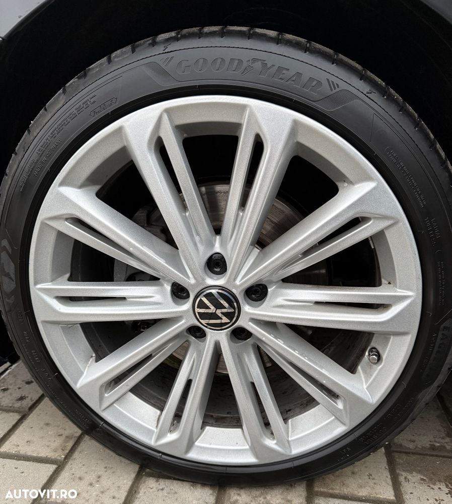 Volkswagen Passat Variant 2.0 TDI DSG 4Motion R Executive - 11