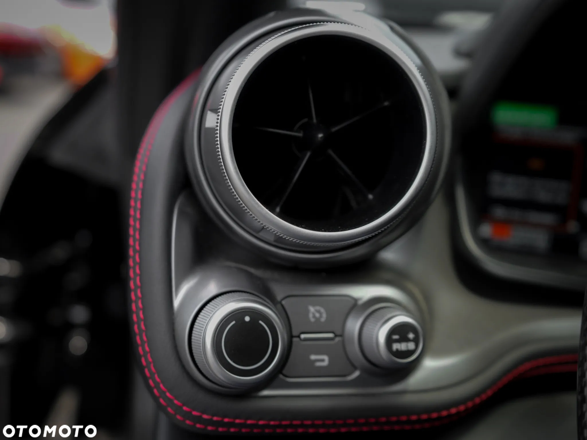 Ferrari GTC4Lusso - 24