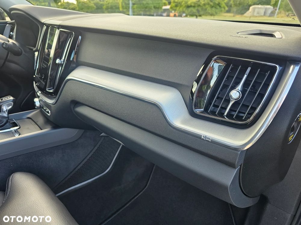Volvo XC 60 D4 Momentum Pro - 20