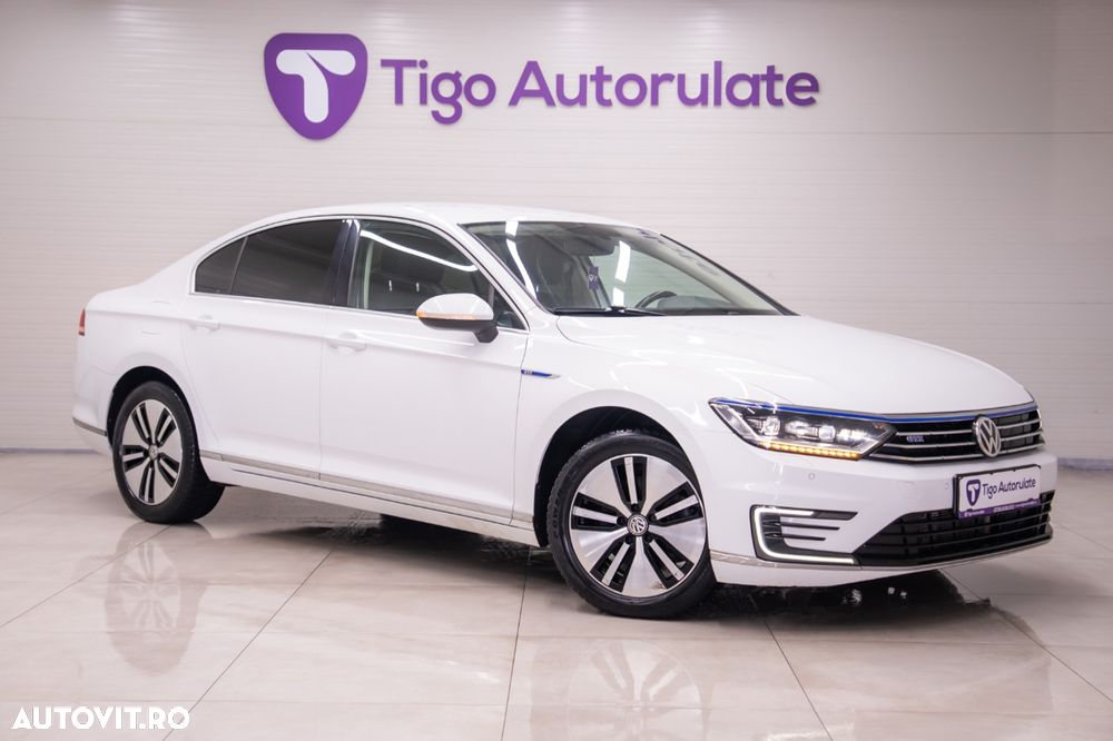 Volkswagen Passat - 1