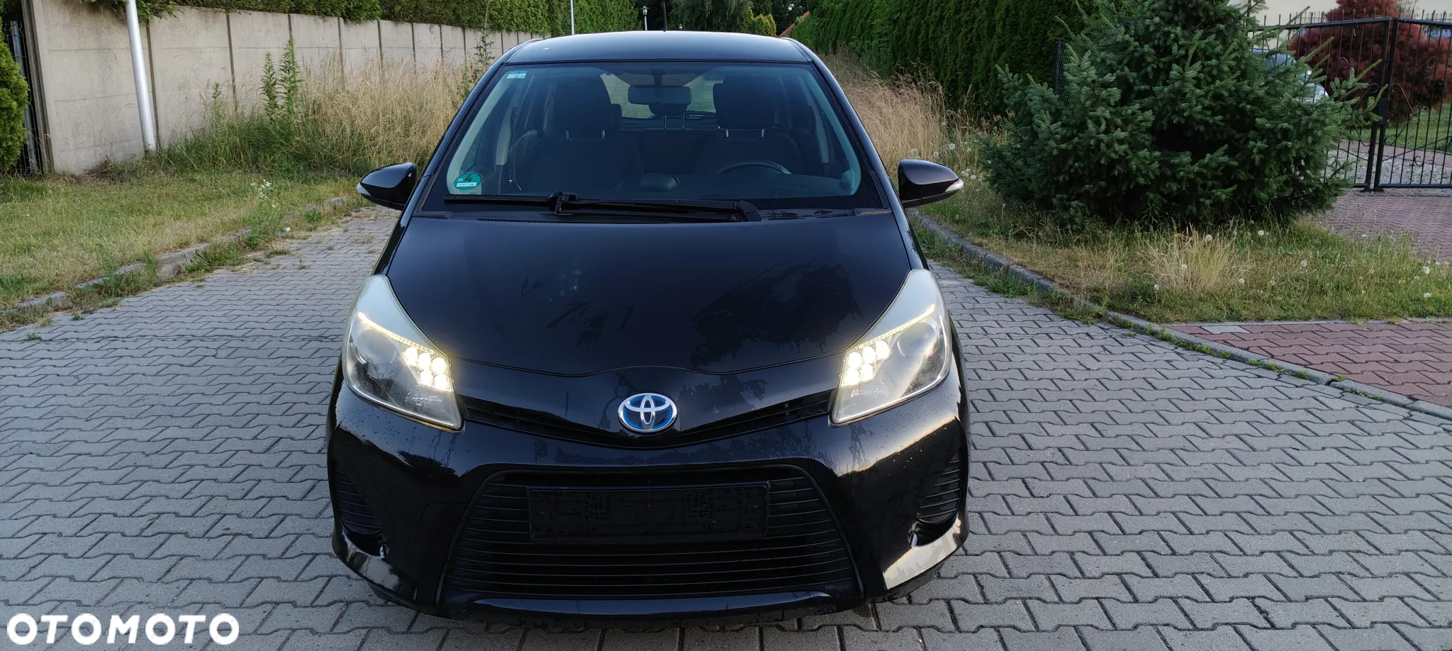 Toyota Yaris Hybrid 100 Dynamic - 3