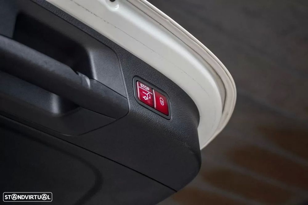 Mercedes-Benz GLA 250 e AMG Line - 32