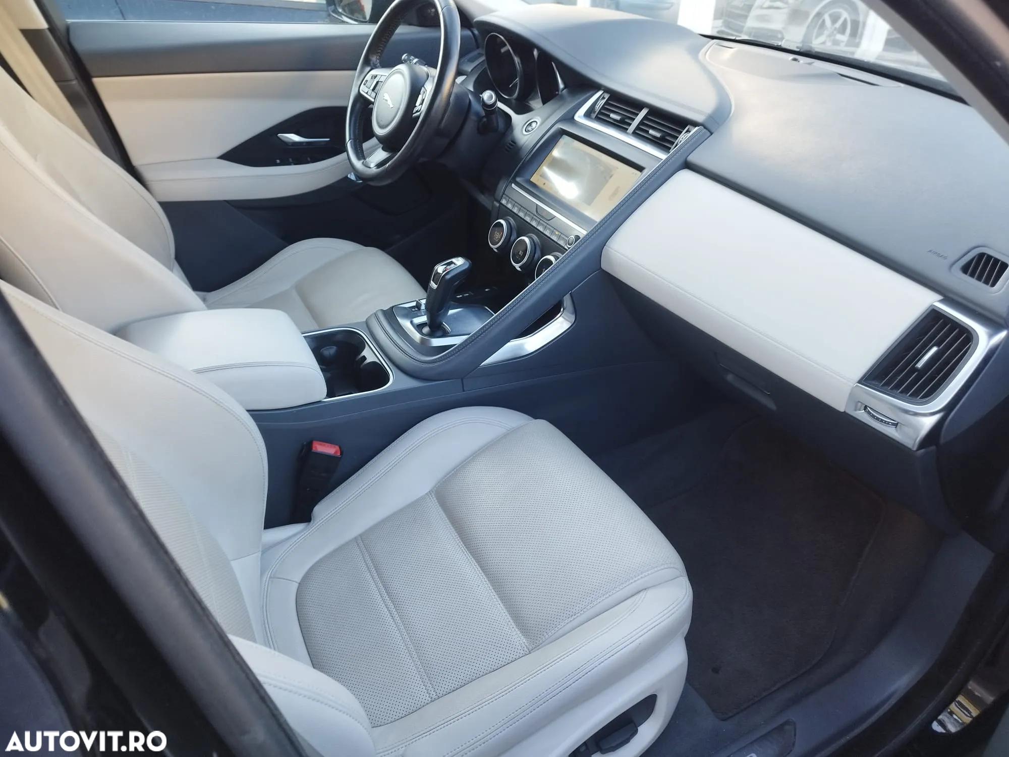 Jaguar E-Pace D150 AWD Aut. R-Dynamic S - 6