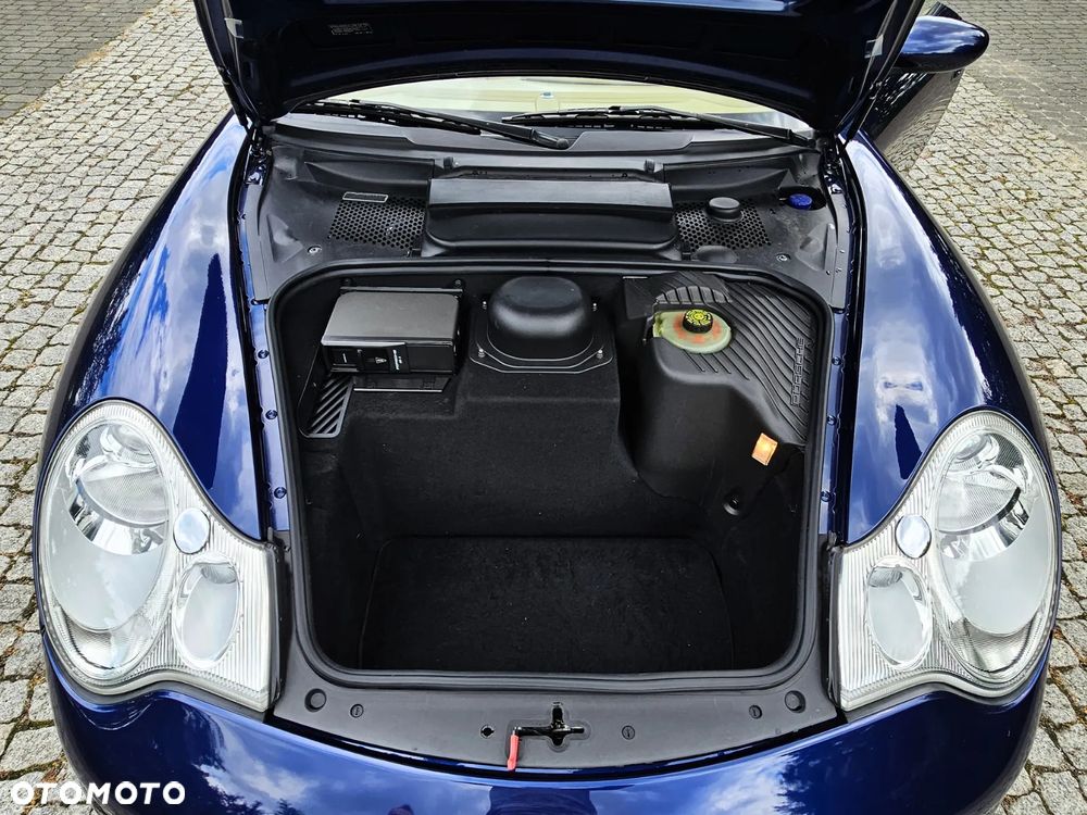 Porsche 911 Carrera 4 - 23