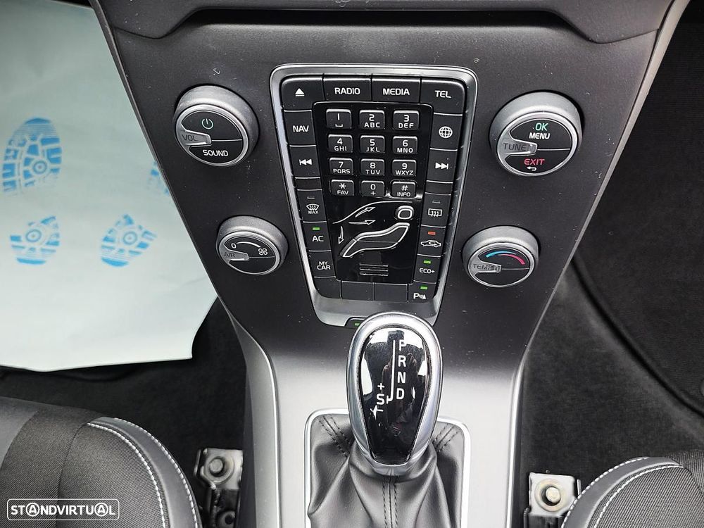 Volvo V40 2.0 D2 Momentum Geartronic - 20