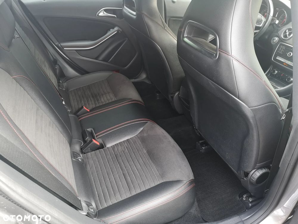 Mercedes-Benz CLA 180 7G-DCT AMG Line - 26