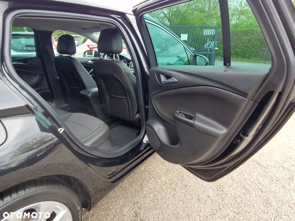 Opel Astra 1.4 Turbo Business - 17