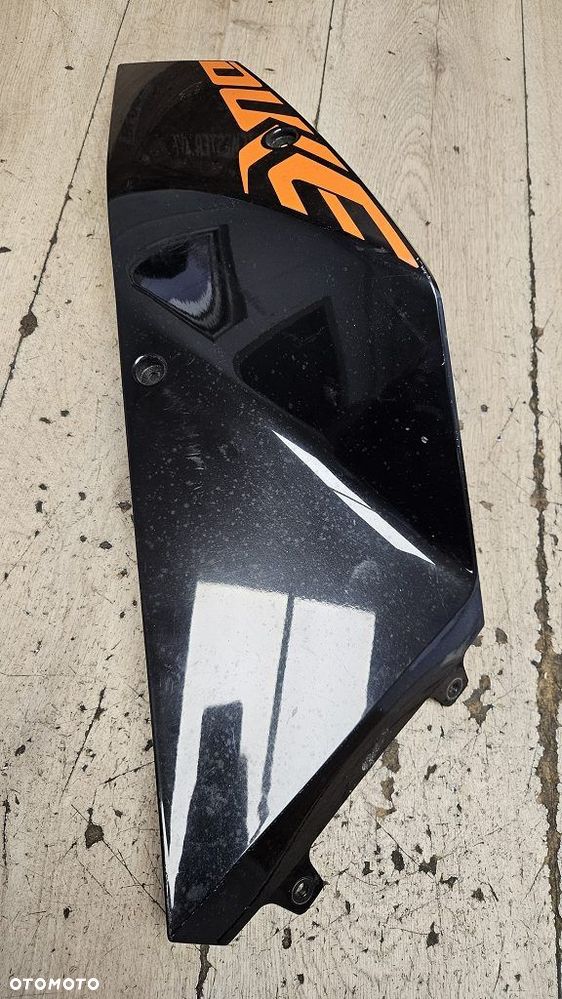 Lewy bok osłona zbiornika KTM 690 Duke (2008-2011) 75008050000 - 3