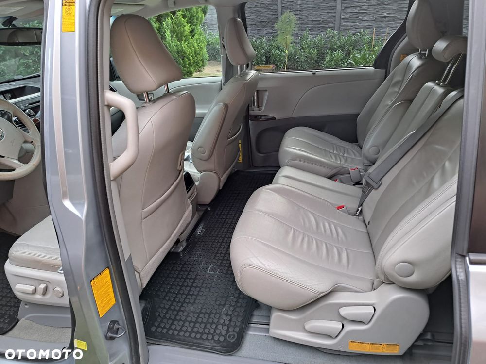Toyota Sienna - 9