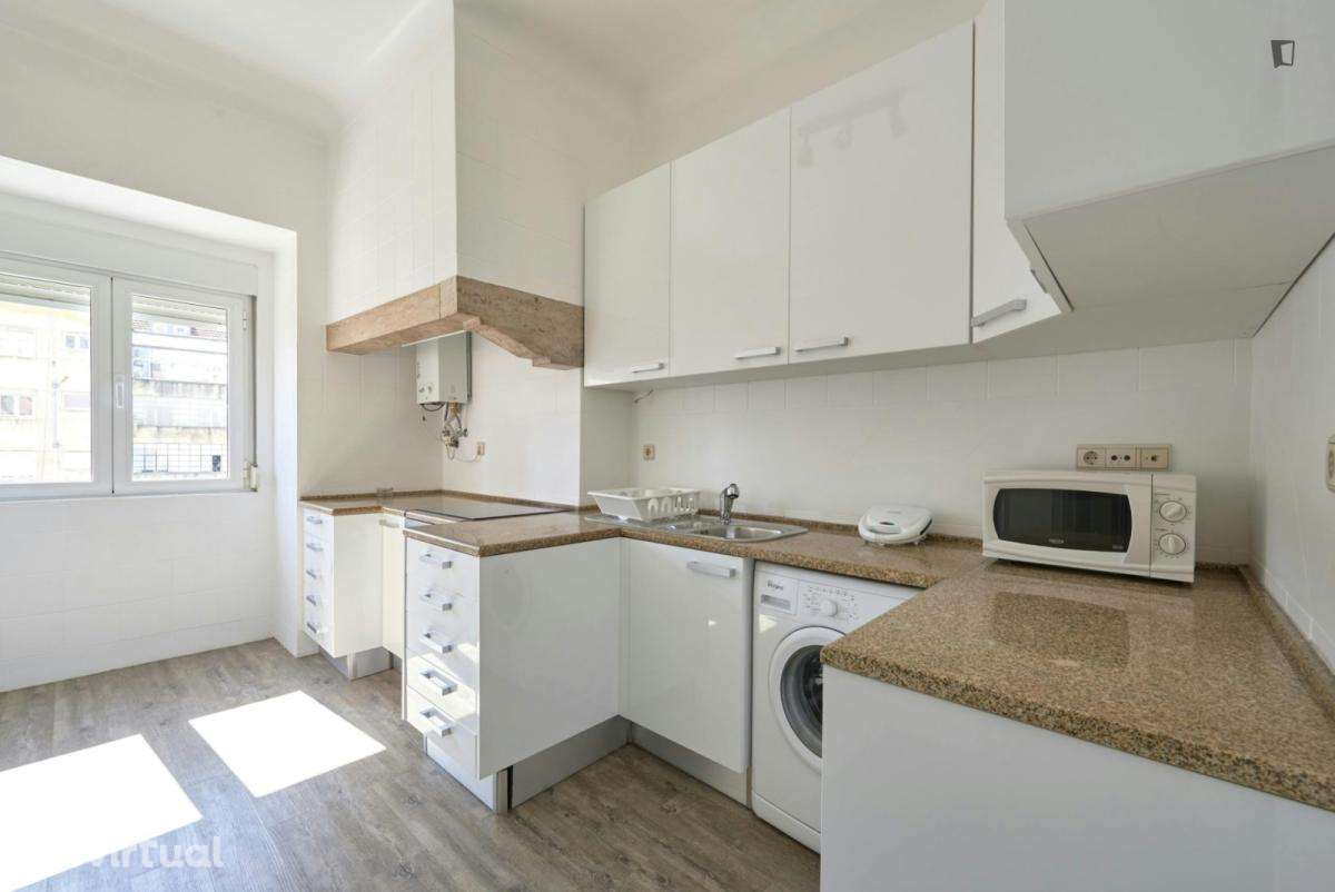 Quarto - localizado em Roma-Areeiro Lisbon - Grande imagem: 5/23