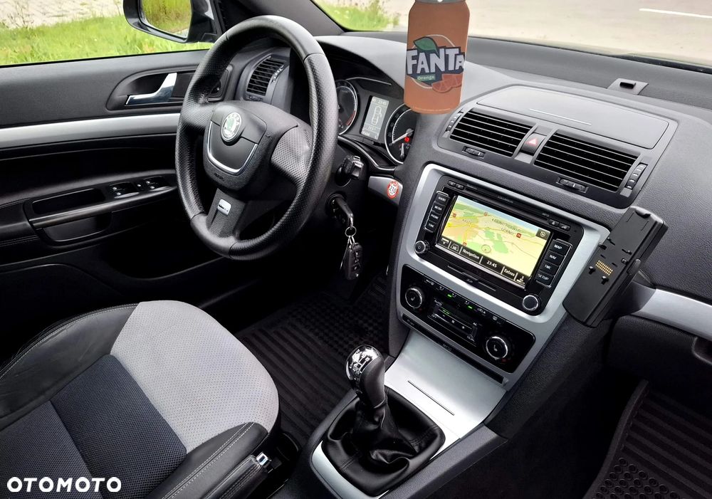 Skoda Octavia 2.0 TDI CR DPF RS - 11
