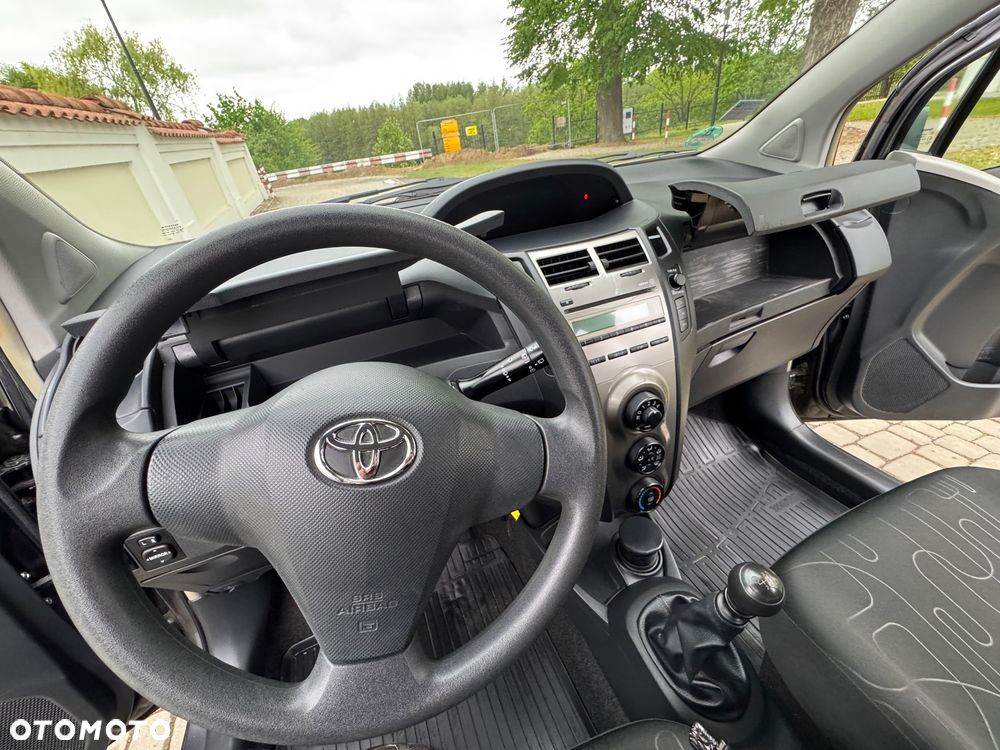 Toyota Yaris - 12