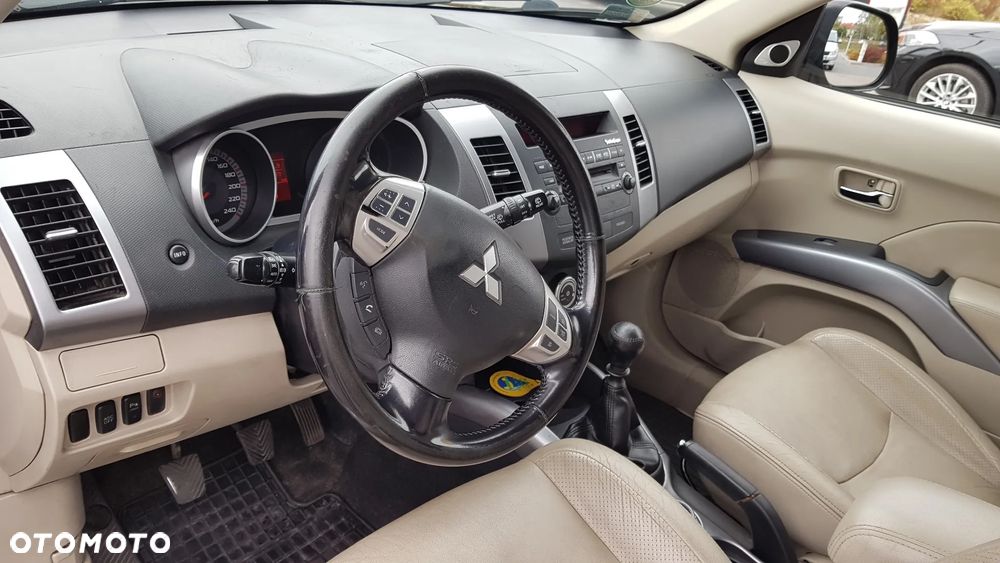Mitsubishi Outlander 2.0 DID Instyle - 4