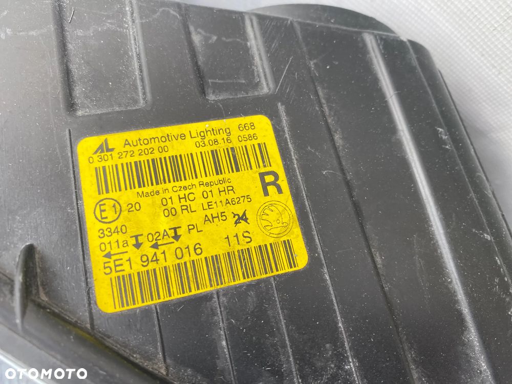 lampa octvia 3 III zwykła prawa eu cała - 3