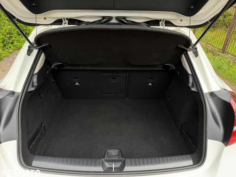 Mercedes-Benz GLA 200 7G-DCT Urban - 35
