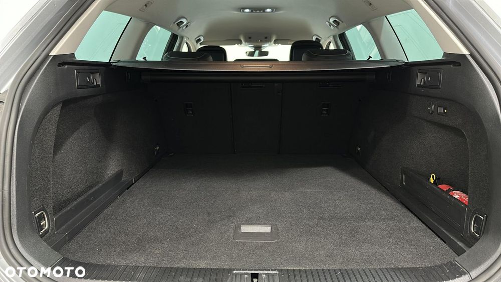 Volkswagen Passat - 12