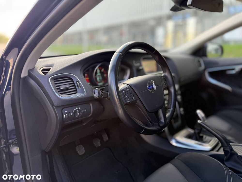 Volvo V40 D4 Momentum - 30