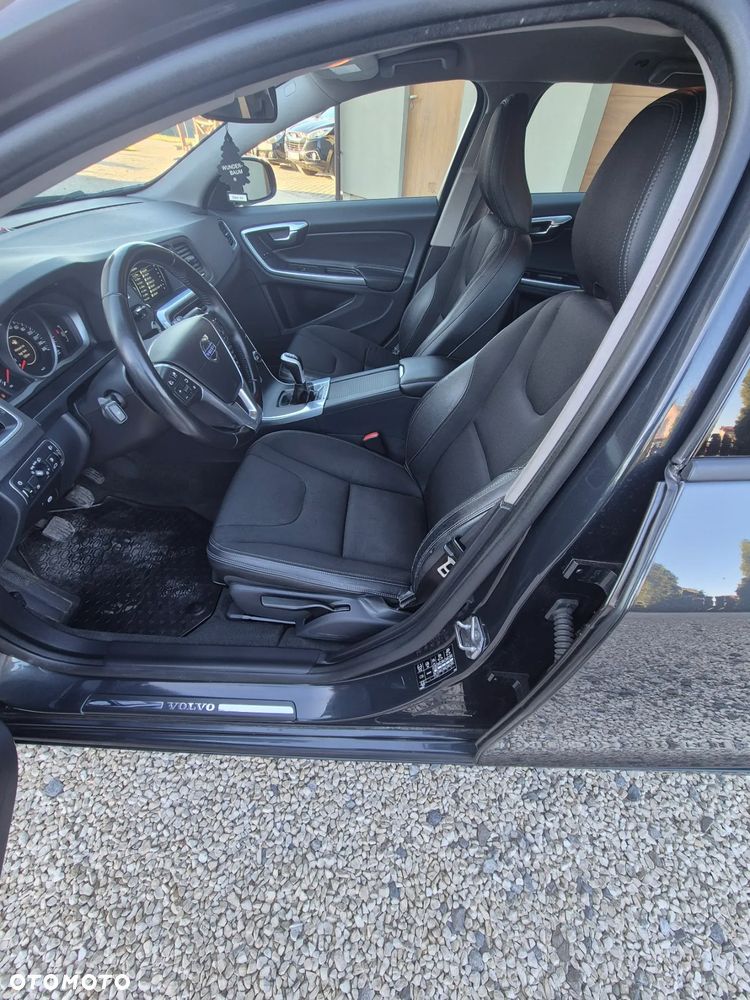 Volvo V60 D2 Drive-E Momentum - 11