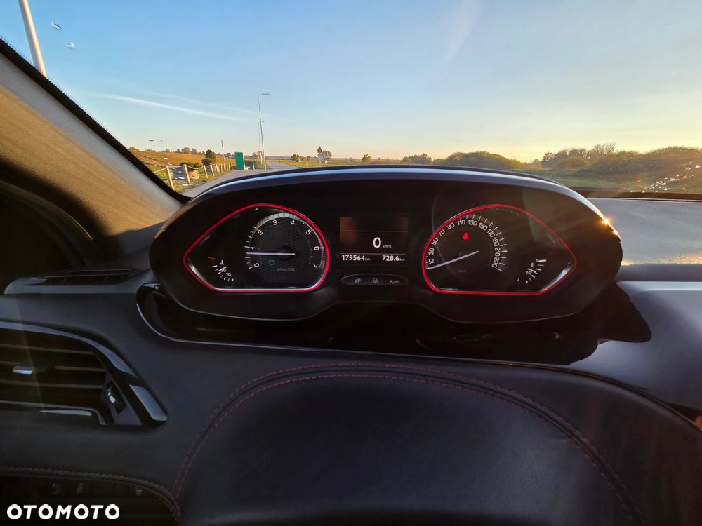Peugeot 208 1.6 THP GTi - 25