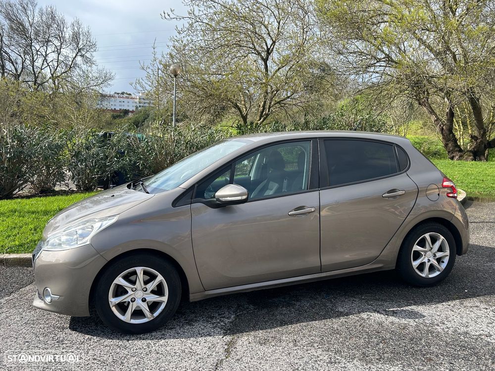 Peugeot 208 1.4 HDi SE Style - 14