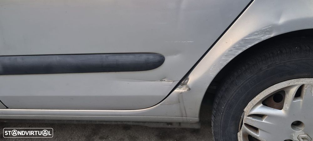 Renault Clio 1.4 RXE - 5