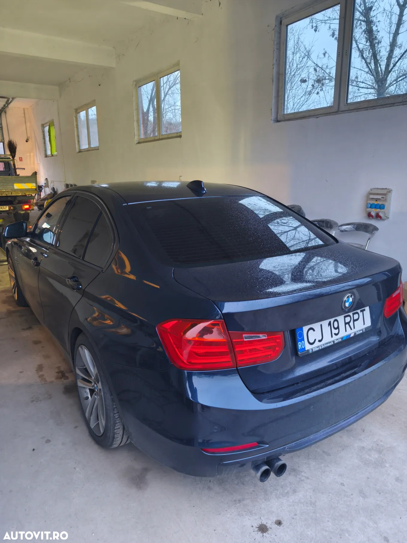 BMW Seria 3 328i Sport Line - 3