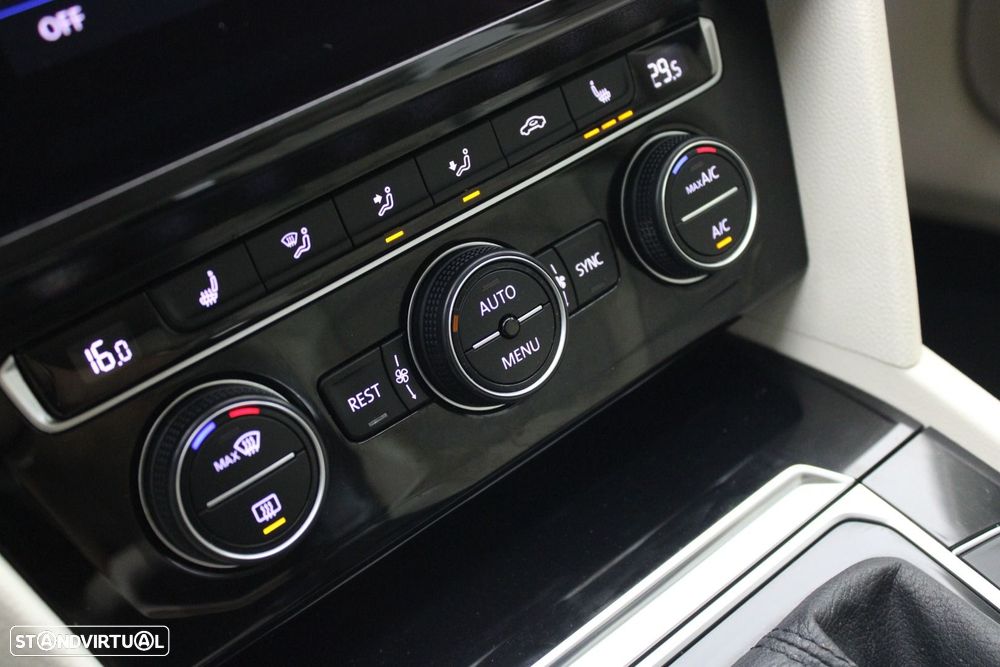 VW Passat Variant 2.0 TDI Highline DSG - 26