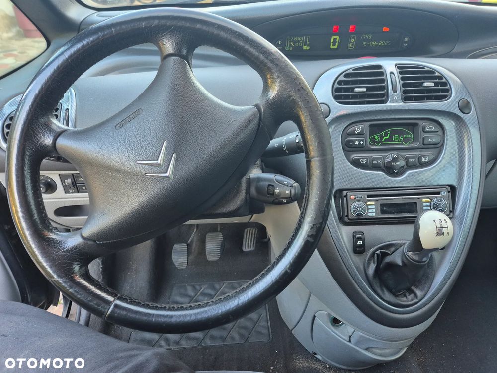 Citroën Xsara Picasso 1.6i Confort - 9