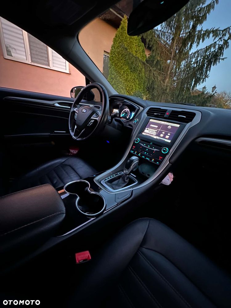 Ford Fusion 2.0 EcoBoost Titanium - 11