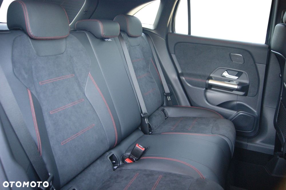 Mercedes-Benz GLA - 12
