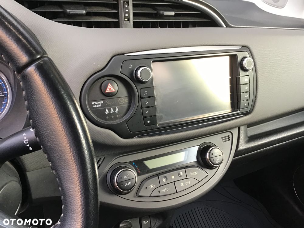 Toyota Yaris Hybrid 100 Premium EU6 - 12