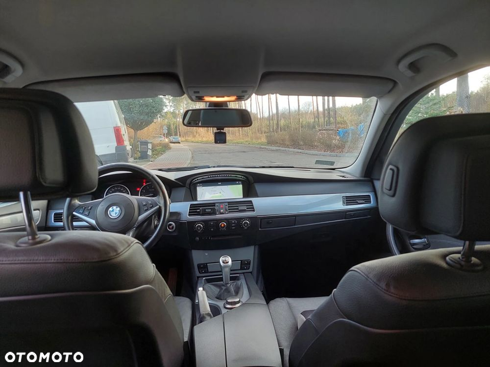 BMW i5 - 11