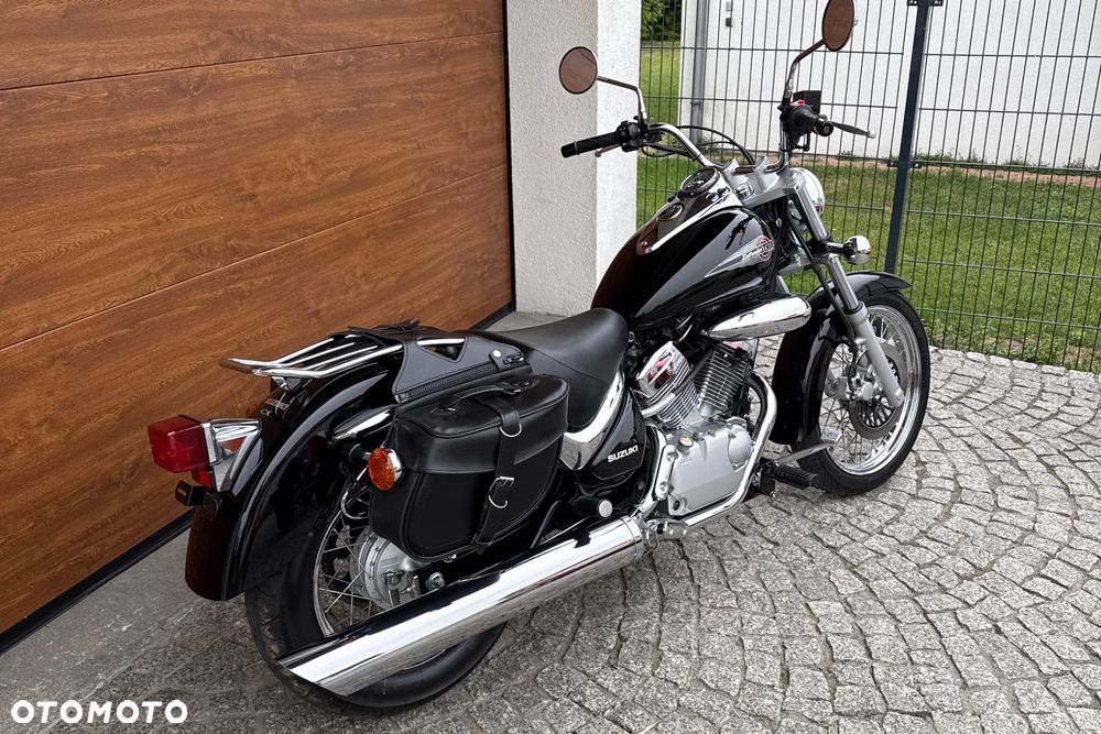 Suzuki Intruder - 3