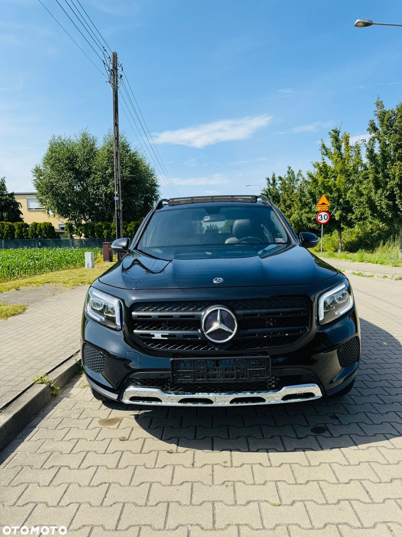 Mercedes-Benz GLB 250 4Matic 8G-DCT - 9