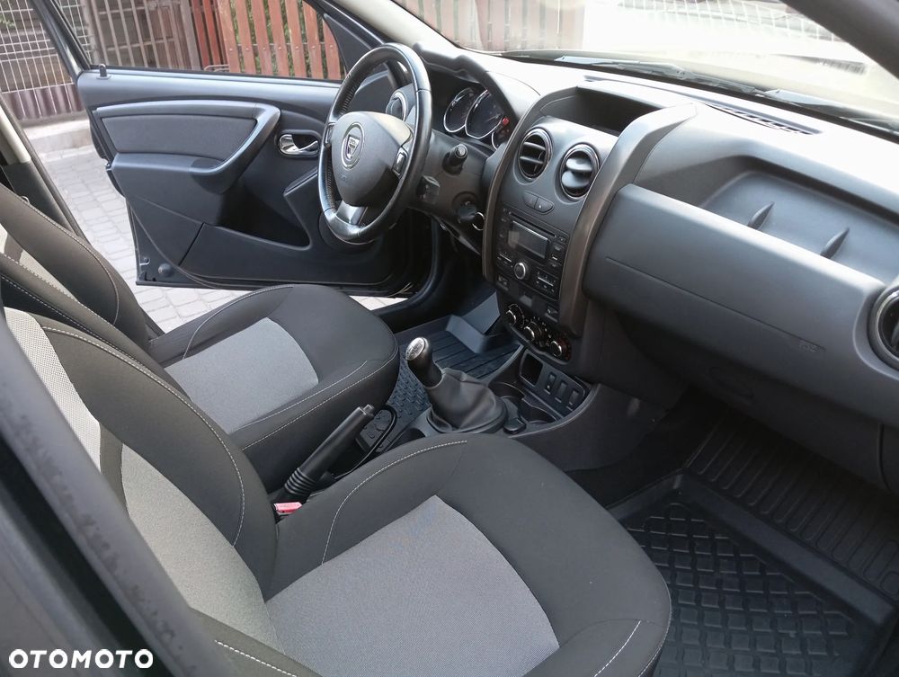 Dacia Duster 1.6 SCe Laureate S&S - 28