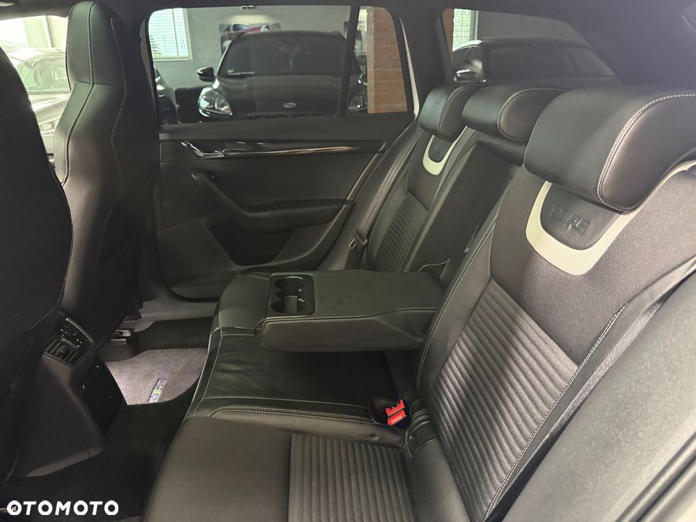 Skoda Octavia 2.0 TDI DSG RS - 17