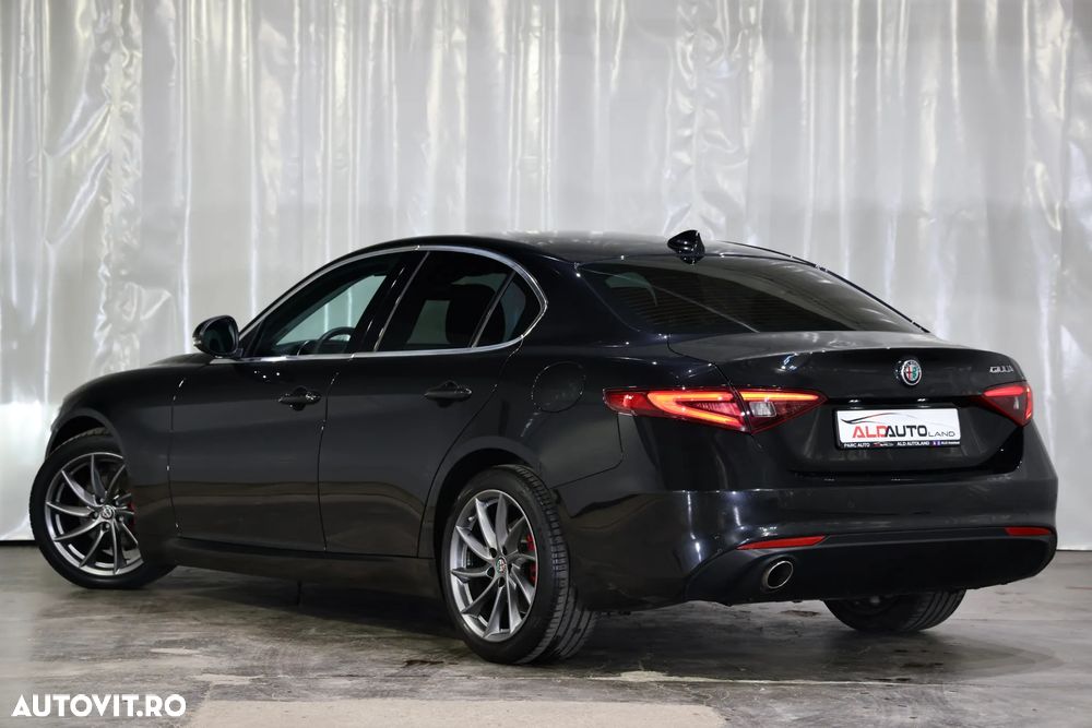 Alfa Romeo Giulia 2.2 - 4