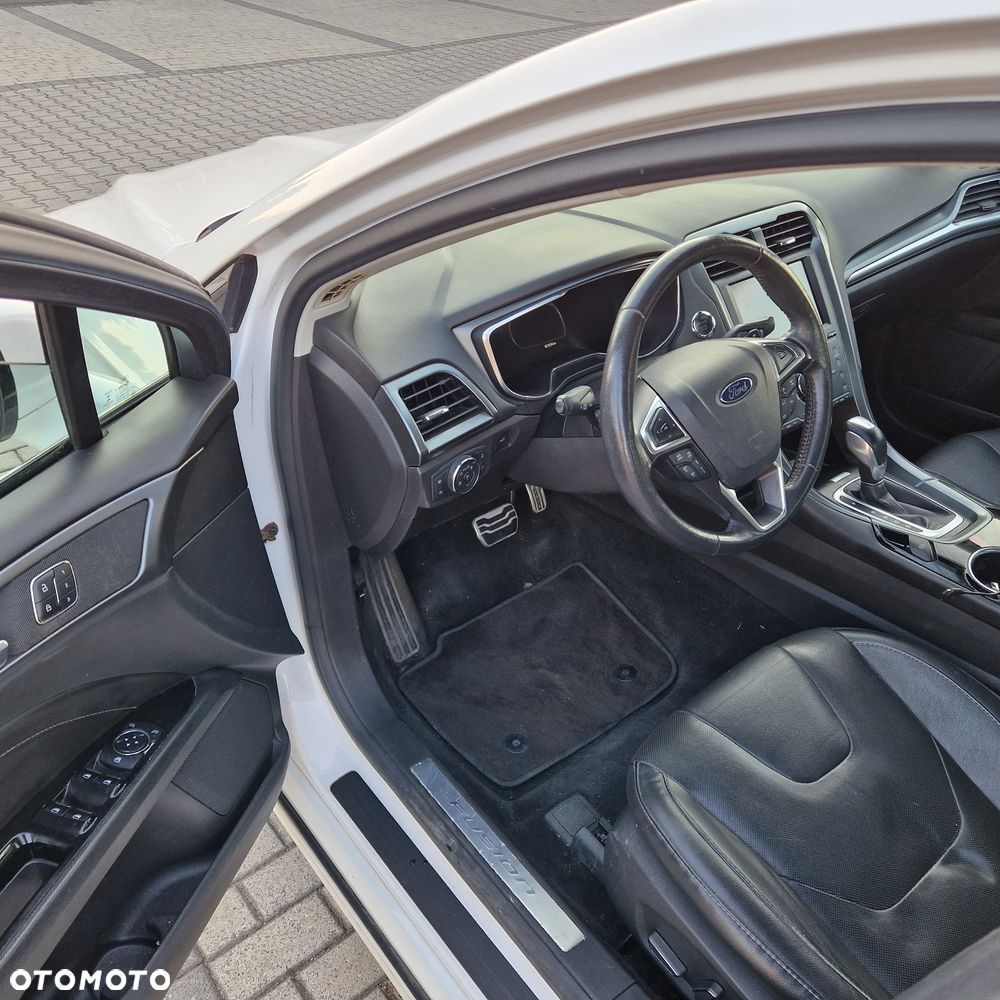 Ford Fusion - 11