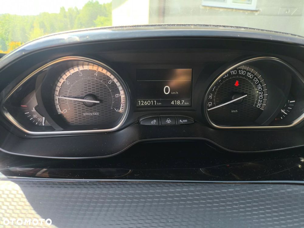 Peugeot 2008 1.2 Pure Tech Allure S&S - 9