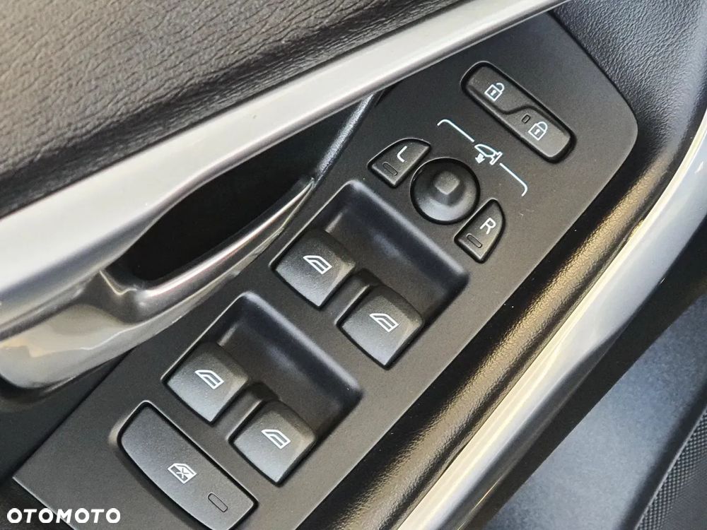 Volvo V40 D4 Drive-E R-Design Summum - 14
