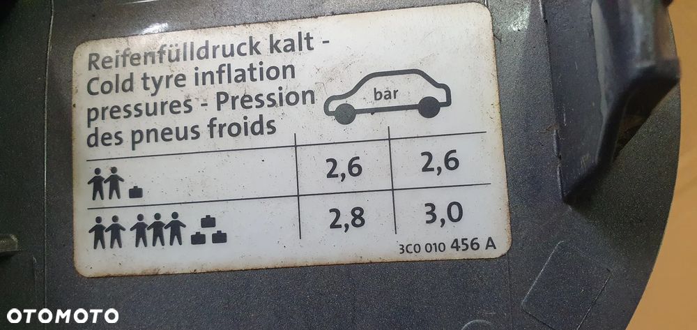 Klapka wlewu paliwa VW Passat B6 LA7T 3C9809857 - 7