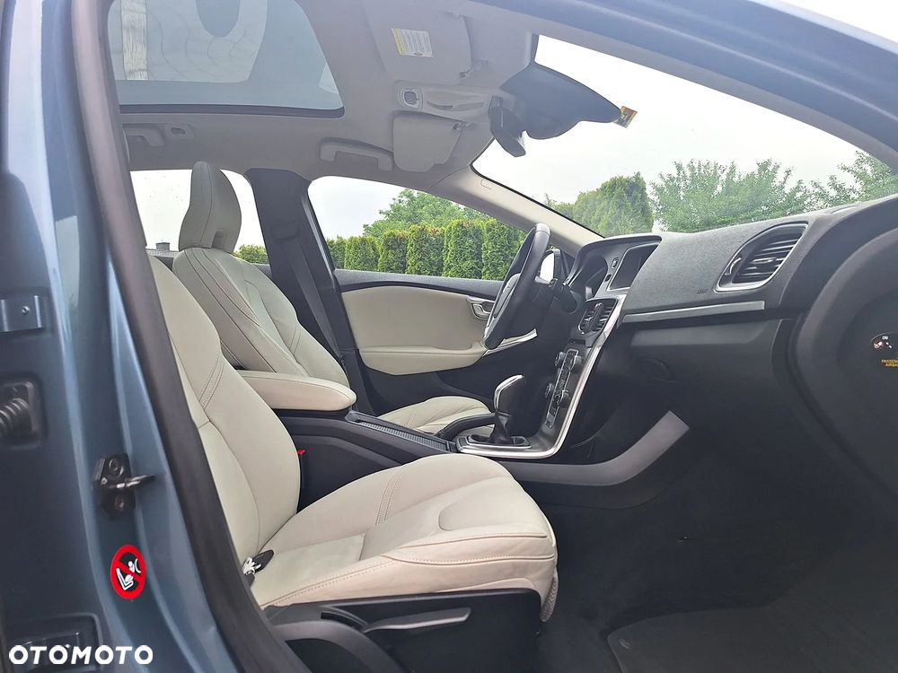 Volvo V40 D2 Summum - 19