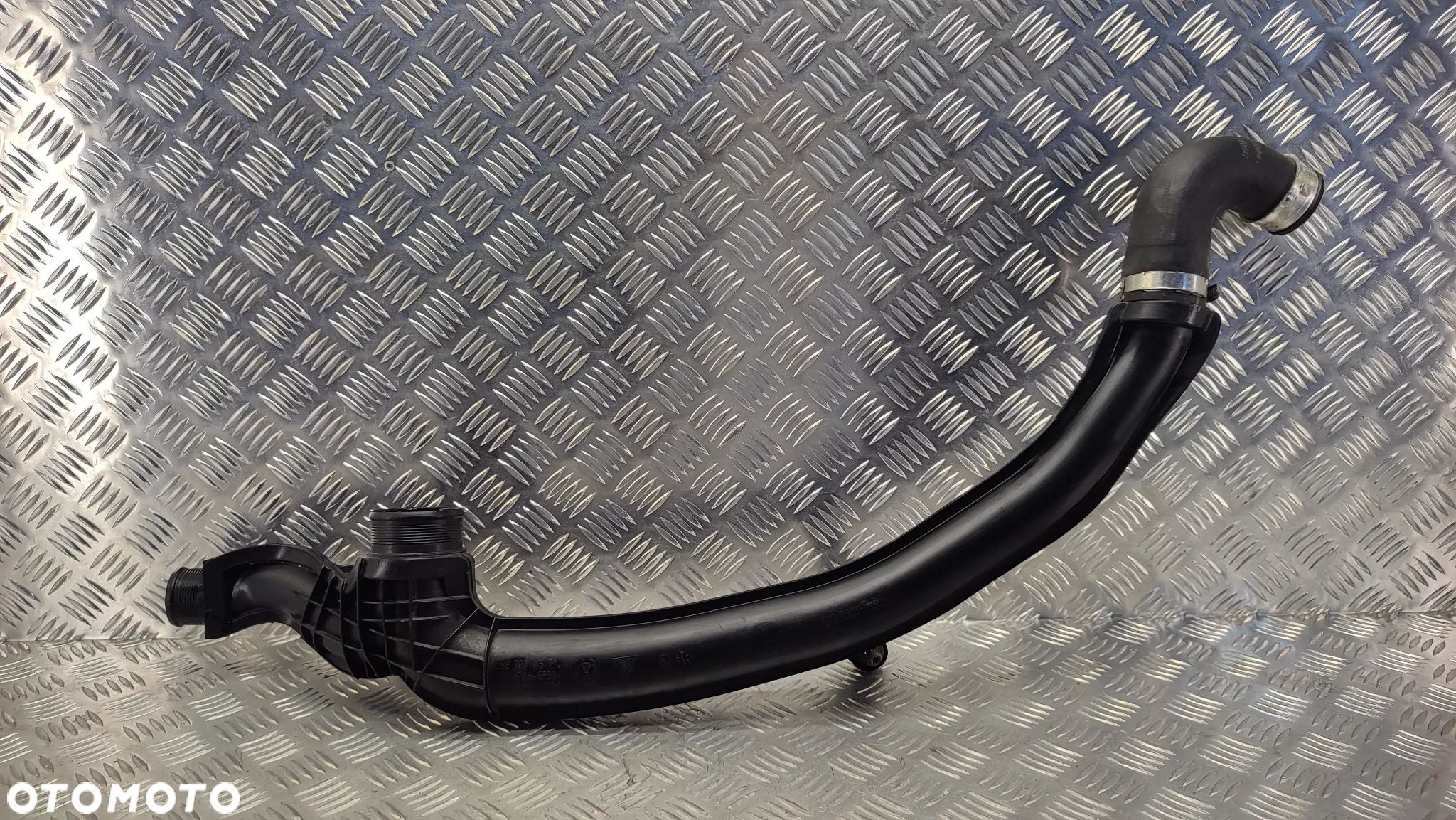 VW TOUAREG 7P CAYENNE 10-18R PRZEWOD RURA INTERCOOLERA 3.0 CHLODNICY POWIETRZA 7P0145792 7P0145708A USZKODZONA - 1