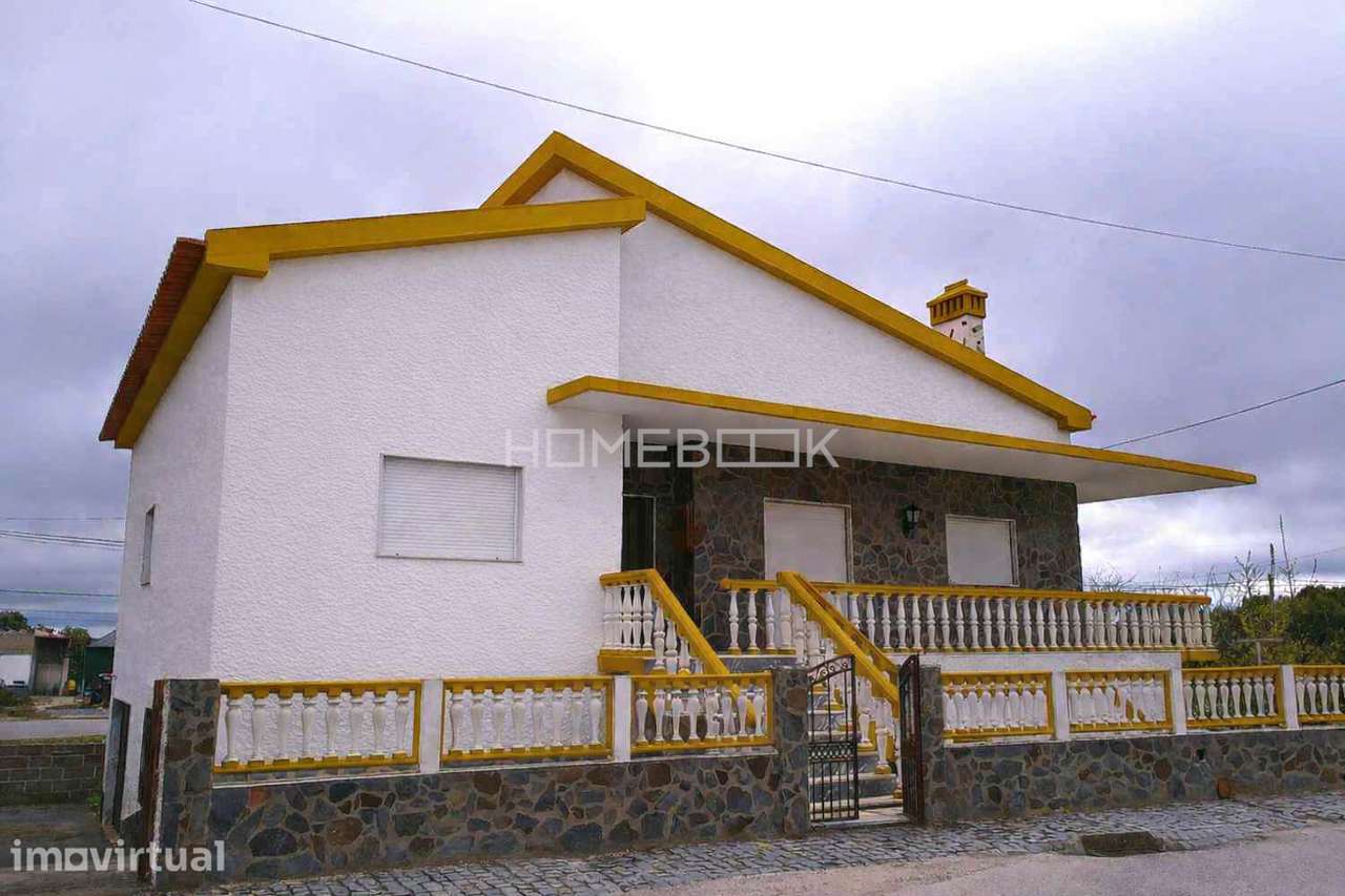 Casa de 3 pisos com 5 quartos, 2 cozinhas e grande potencial para Gues - Grande imagem: 2/60